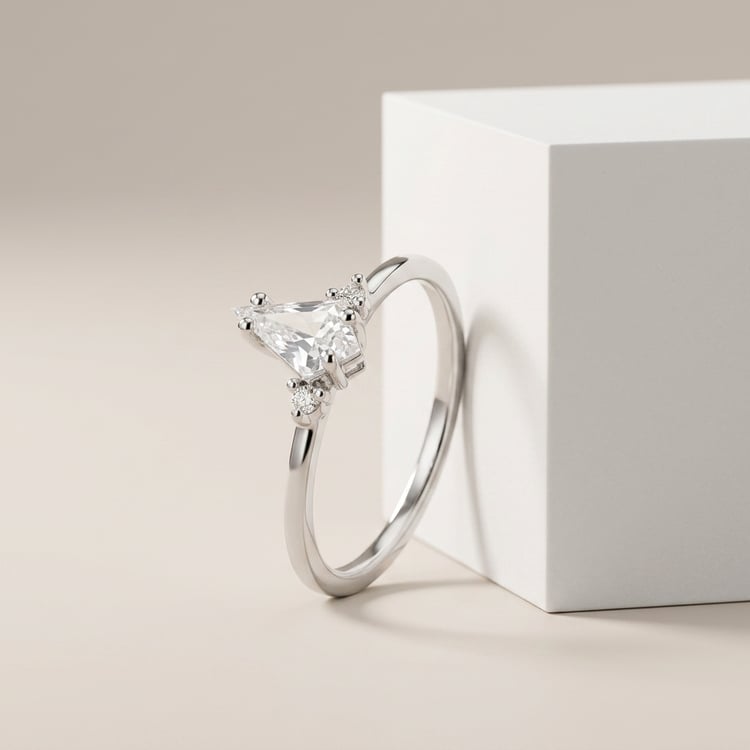Goldring mit 0.41ct IGI-zertifiziertem Lab Grown Diamanten in Kiteform Adalia 171508