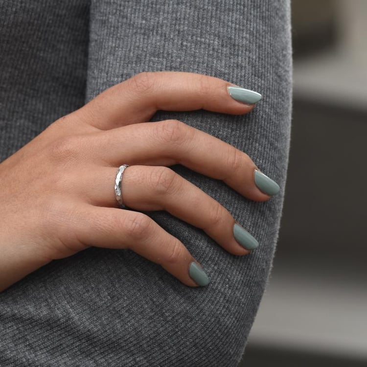 Gehämmerte und gekratzte Trauringe aus Platin Vedette 76609