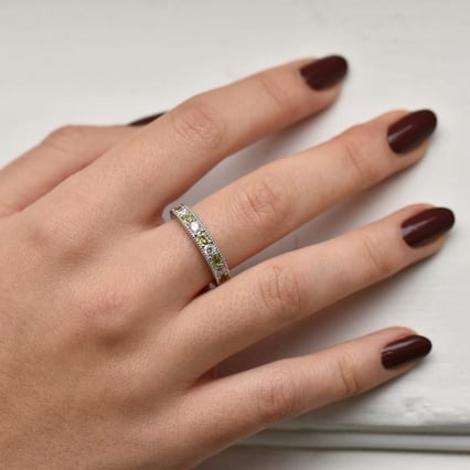 Silberner Eternity-Ring mit Olivinen und Zirkonia Ednah