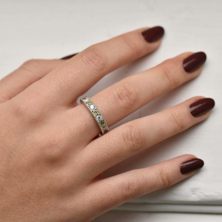Silberner Eternity-Ring mit Olivinen und Zirkonia Ednah 107840
