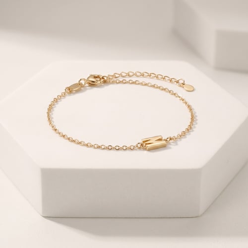 Silbernes Armband mit Buchstaben M Elinn