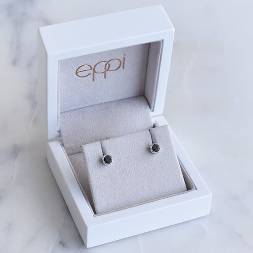 Bezel-Ohrringe mit schwarzen Diamanten Wetty