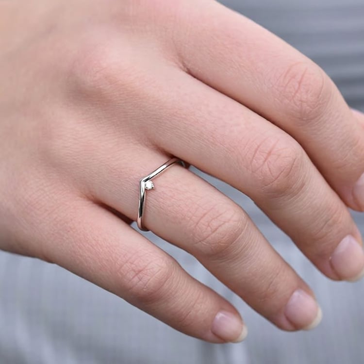 Silberring in V-Form mit einem Lab Grown Diamanten Doreen 166366