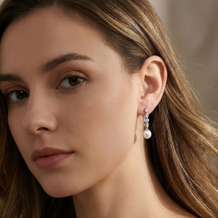 Silberne einfache Hängeohrringe mit Perlen und Zirkonia Vanda 166310