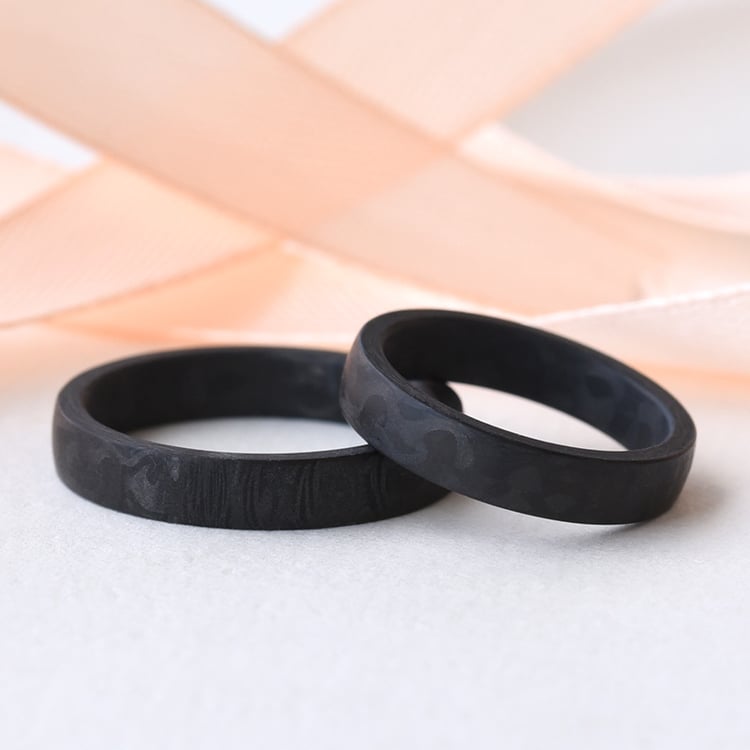 Leicht Abgerunde Trauringe aus Carbon Naest 77707