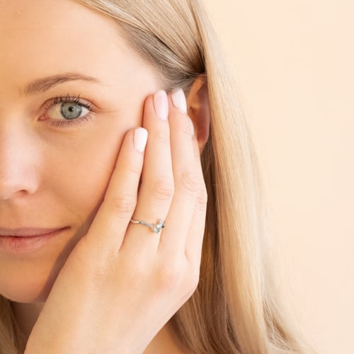 Cluster-Ring mit Aquamarin, Saphir, Mondstein und einem Diamanten Roche