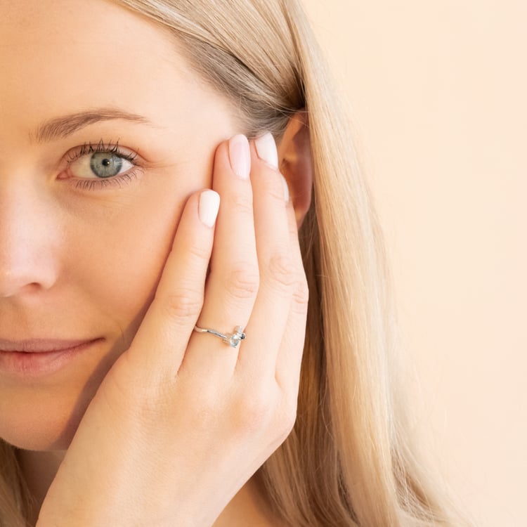 Cluster-Ring mit Aquamarin, Saphir, Mondstein und einem Diamanten Roche 101105