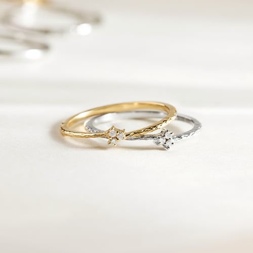 Silberner Ring mit Diamanten im Hammerschlag-Design Milan