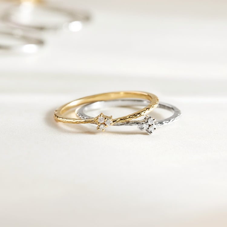 Silberner Ring mit Diamanten im Hammerschlag-Design Milan 157778