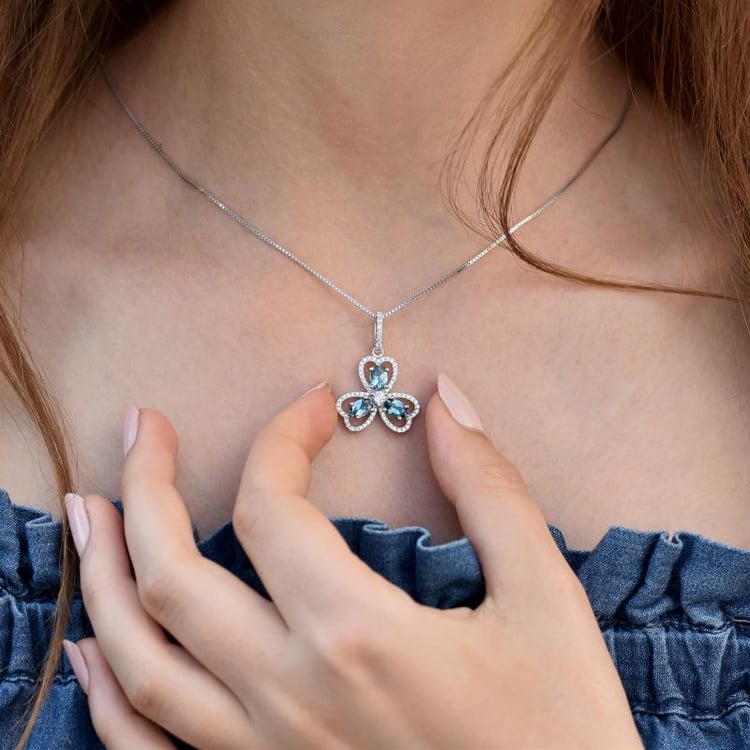 Silbernes Kleeblatt mit Topasen Yamie 14362