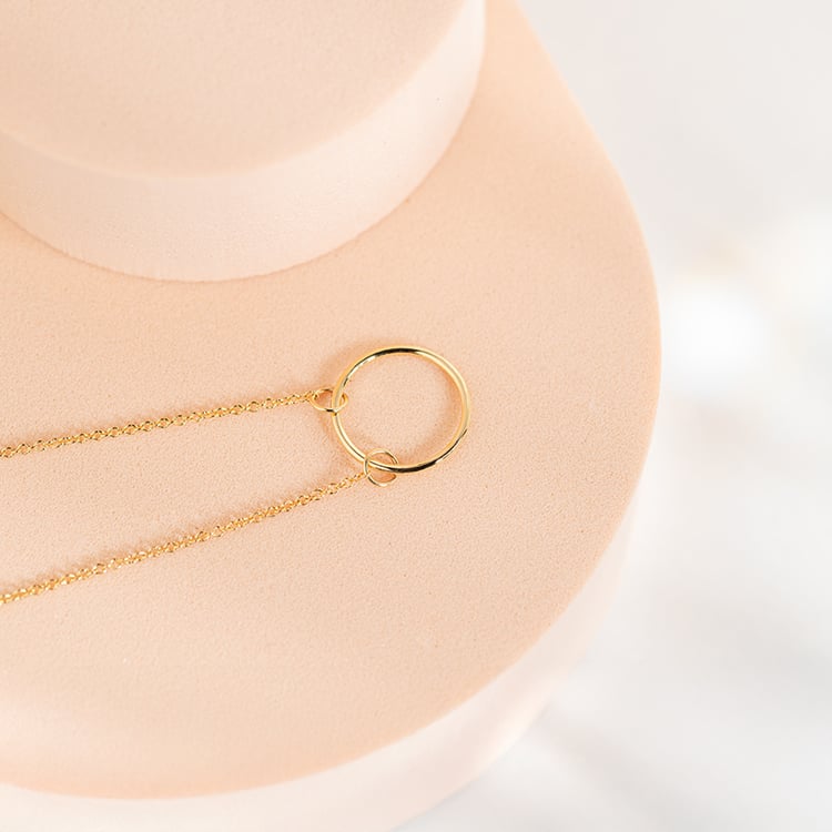 Goldene Halskette in minimalistischer Form Karma 149235