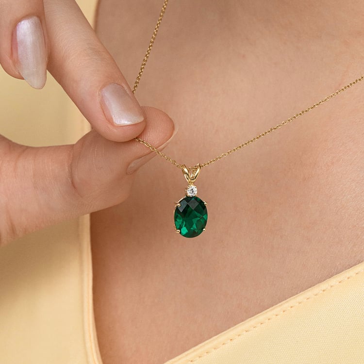 Goldener Anhänger mit Lab Grown Smaragd Marta 165048