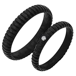 Halbrunde Eheringe aus Carbon mit Diamant Lisa