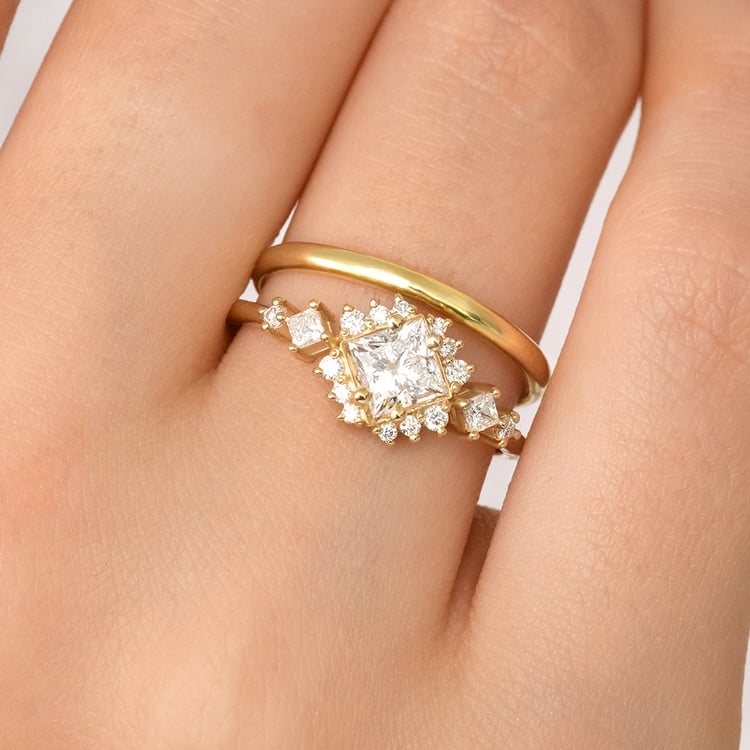 Verlobungsring aus Gelbgold mit Lab Grown Diamant im Princess Schliff Medrie 158854