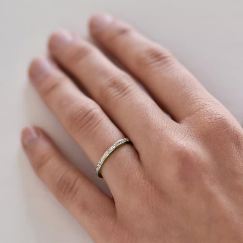 Eternity-Ring mit 1.50 mm Lab Grown Diamanten aus Haselnussgold Lorne