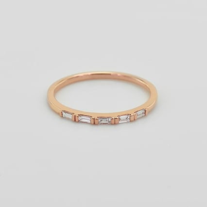 Halb-Eternity aus Gold mit Baguette Diamanten Vamala