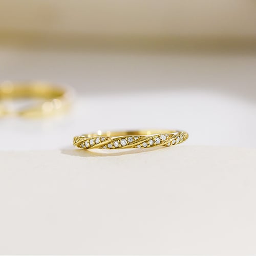 Eheringe mit geflochtenem Eternity-Ring mit Lab Grown Diamanten und Komfortring Frances