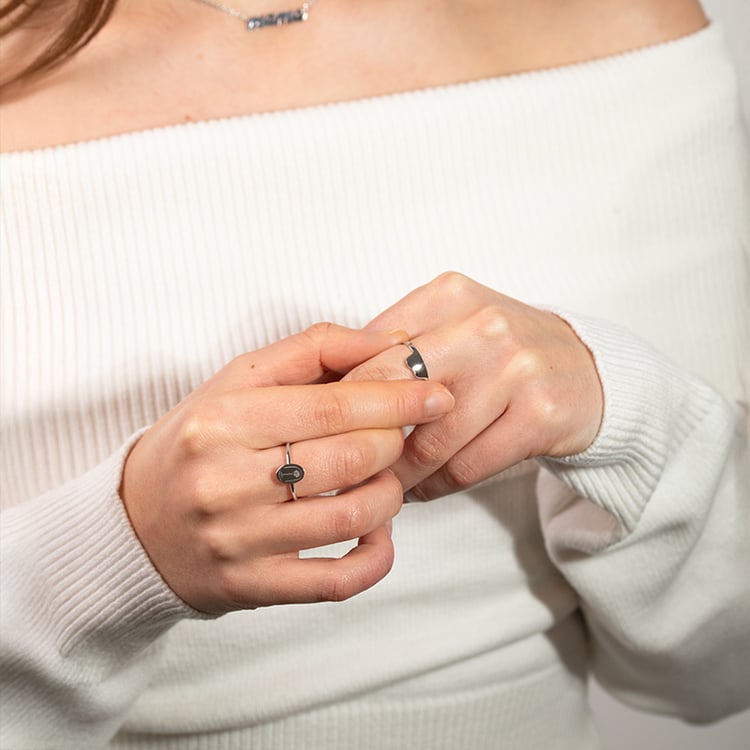 Ovaler Ring mit der Gravur der Rose aus dem Kleinen Prinz 150628