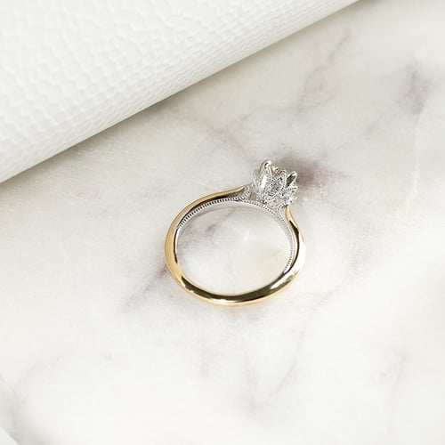 Verlobungsring mit seitlichen Diamanten Libby