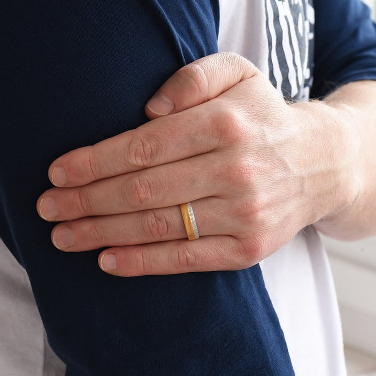 Eheringe aus mehrfarbigem Gold mit einem Diamanten Jannike 77041