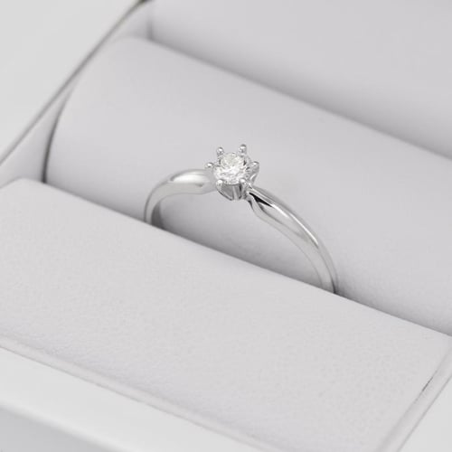 Verlobungsring mit Diamant Delzi