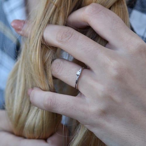 Silberner Ring mit seitlichen Lab Grown Diamanten Redely
