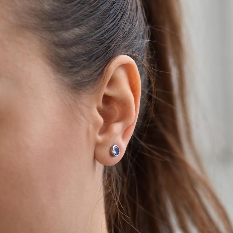 Bezel Ohrringe aus Platin mit Tansaniten Wetty 71037