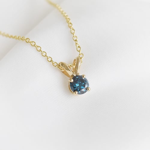 Blauer Diamant in Anhänger Lalom