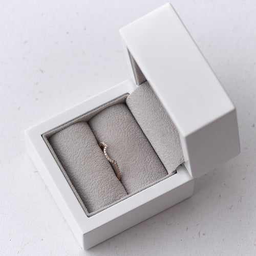 Geformter Trauring voller Diamante Tessie