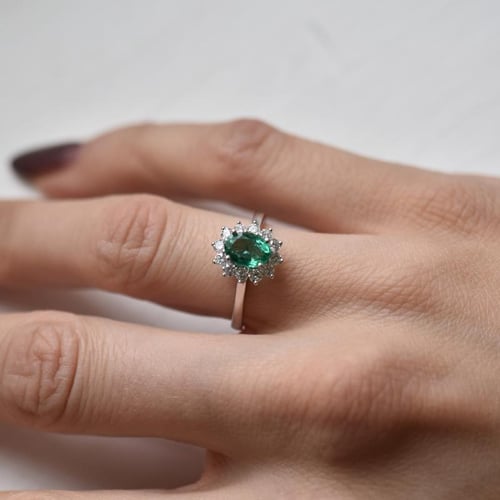 Verlobungsring mit Smaragd und Diamanten Fedel