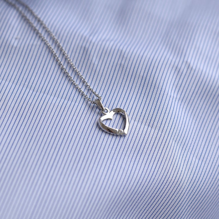 Silberner Kettenanhänger in Herzform mit Diamanten Lake 70051