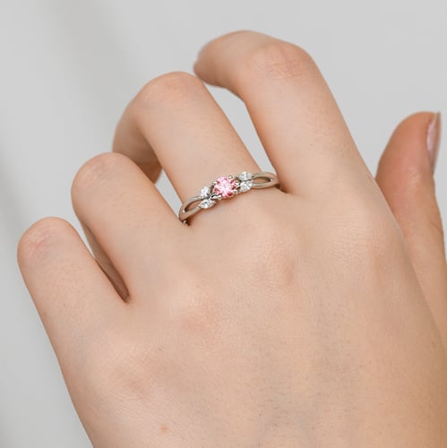Verlobungsring mit 0.32ct rosa Diamanten und Lab Grown Diamanten in Marquise Form Ha