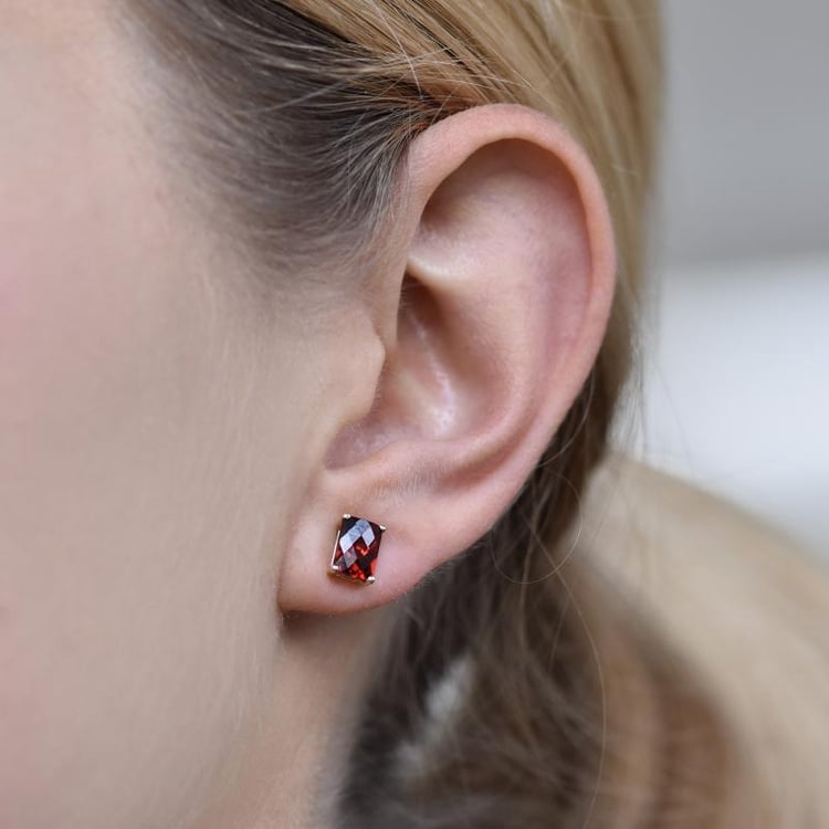 Ohrringe mit Granaten 25171