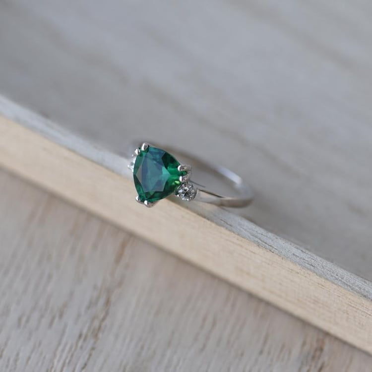 Ring mit Diamanten 52054