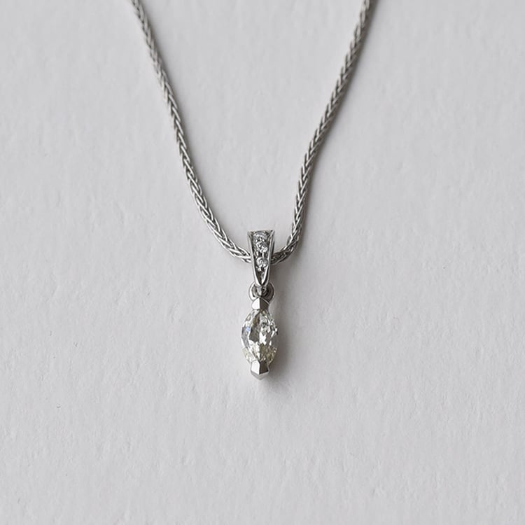 Platinkette mit 0.22 ct GIA Diamant im Marquiseschliff Binny 73044