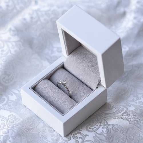Solitär-Verlobungsring mit Diamant Mala