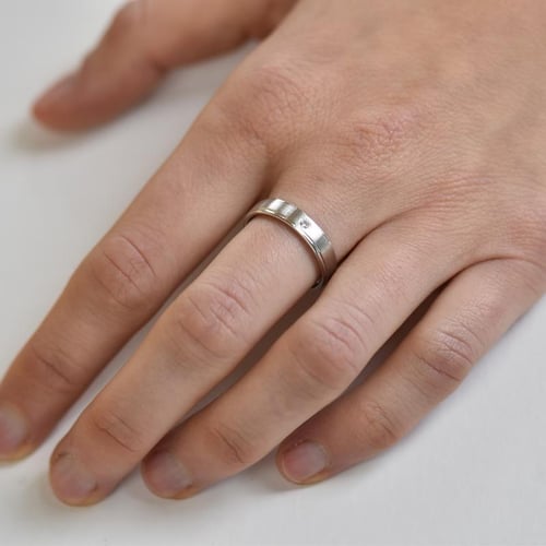 Goldene Eheringe mit Diamant Jans