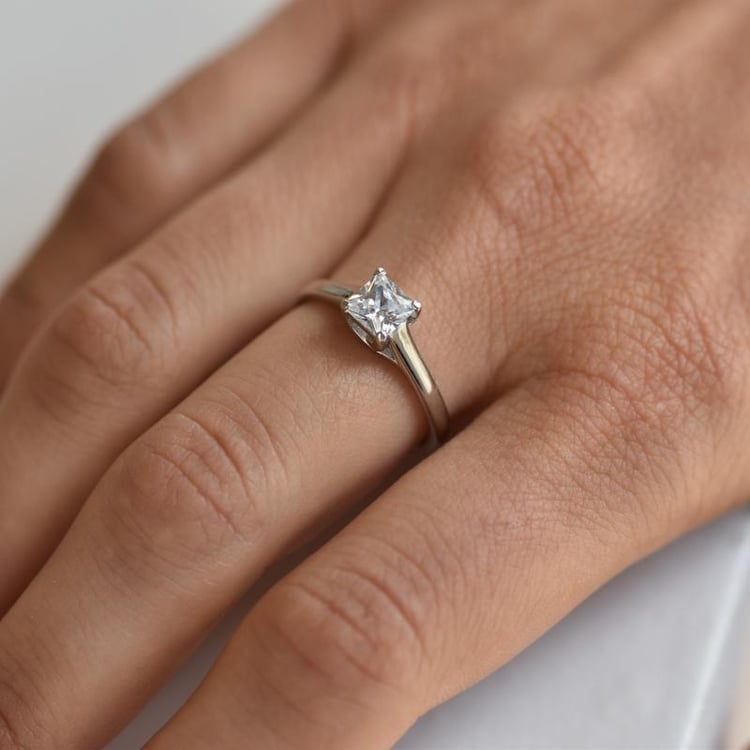 Verlobungsring aus Gold mit Diamanten 21166