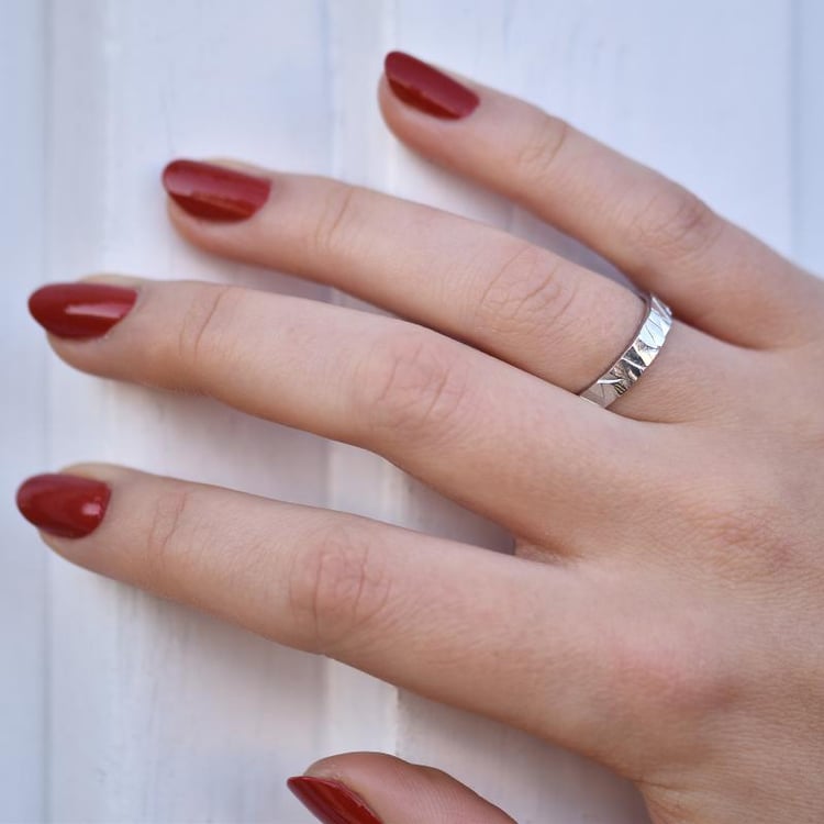 Finger mit Relief-Ring Weißgold 37804