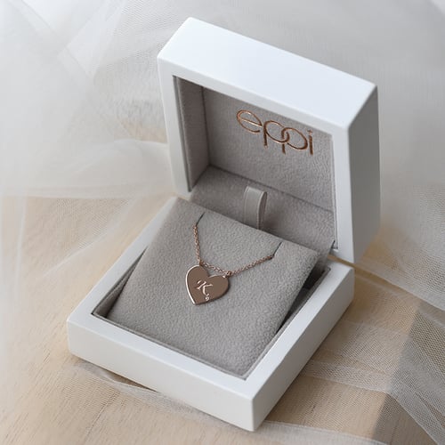 Goldherz mit Gravur und schwarzem Diamant Issy