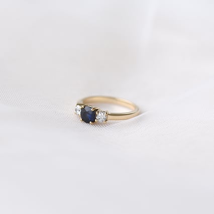 Verlobungsring mit Saphir und Diamanten Clark