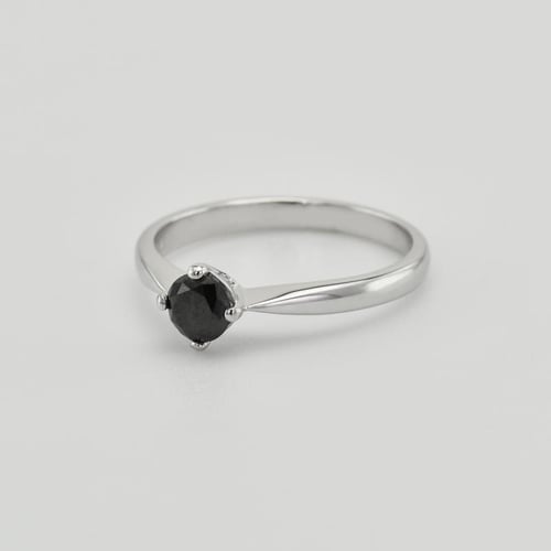 Verlobungsring mit schwarzem Diamant Mahiya