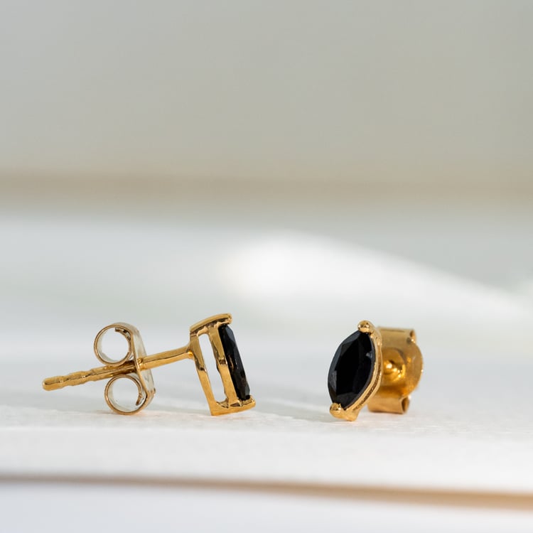 Minimalistische silberne Ohrringe mit schwarzem Spinell Andine 118773