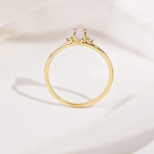 Goldener Verlobungsring mit Mondstein und Diamanten Hye