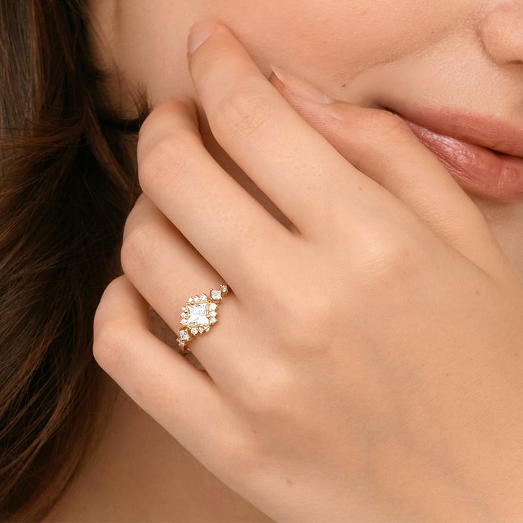 Verlobungsring aus Gelbgold mit Lab Grown Diamant im Princess Schliff Medrie 158850