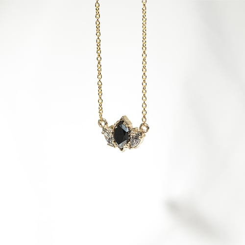 Halskette mit Salt and Pepper Diamanten in Marquise Form Everline