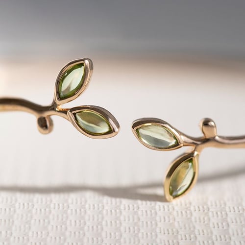 Goldener minimalistischer Armreif mit Olivenblättern Hulme
