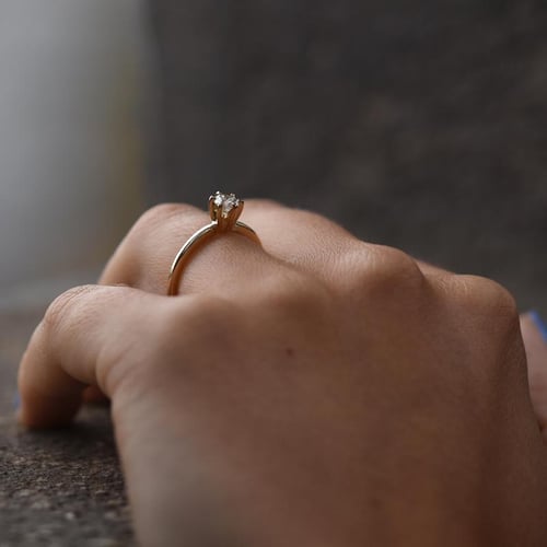 Solitär-Verlobungsring mit Diamant Mala