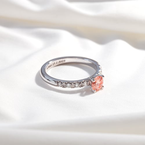Verlobungsring mit einem zertifizierten fancy pink Lab Grown Diamanten Megha
