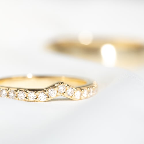 Eternityring in V-Form mit Moissaniten Marveille